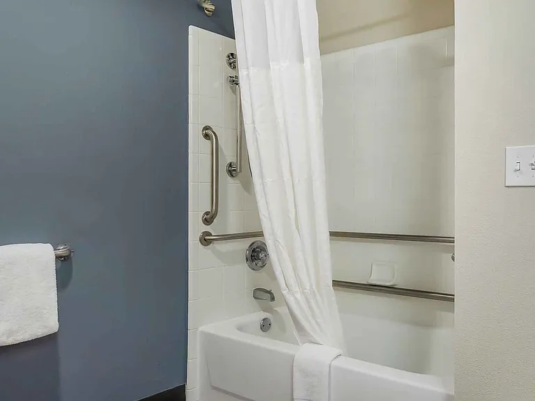 Studio Suite - 1 Queen Bed
