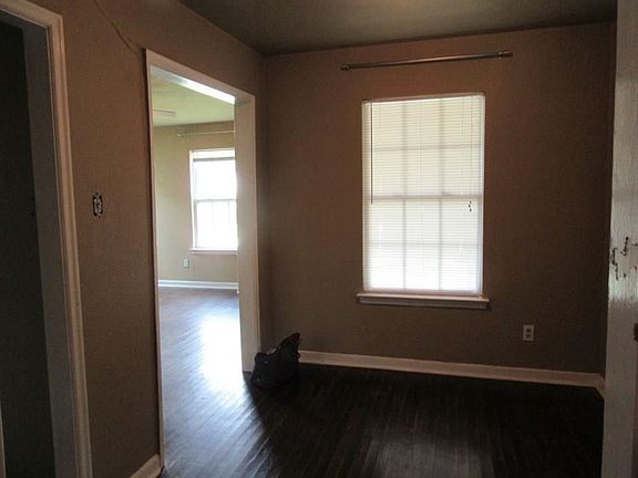 4th image of 2309 Benbrook Dr