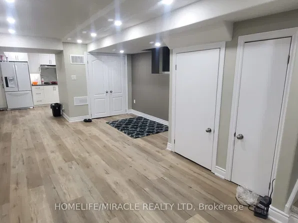 12 Beresford Cres #Basement, Brampton, ON L6P 2M2