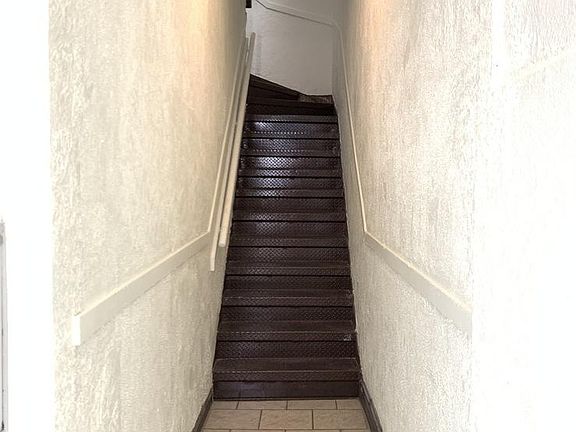 4th image of 4421 N Broadway St APT 4