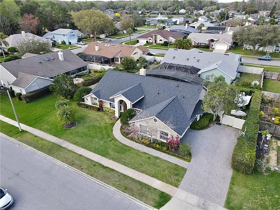5th image of 829 Silverwood Dr