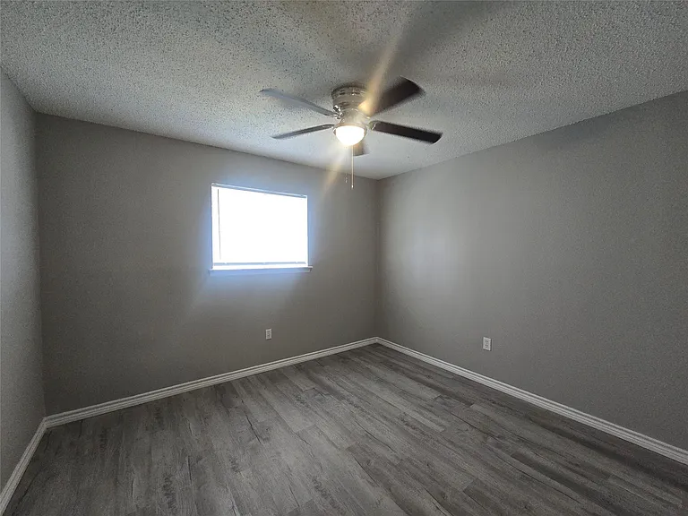 911 Avenue K #11 — Photo 9