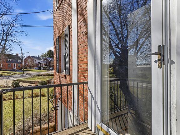 5th image of 2066 Spring Valley Rd