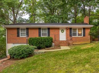907 Crestwood Dr, Staunton, VA 24401