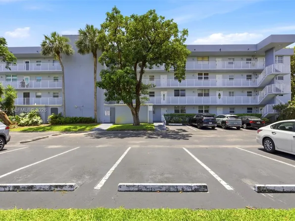 111 Royal Park Dr APT 2E, Oakland Park, FL 33309