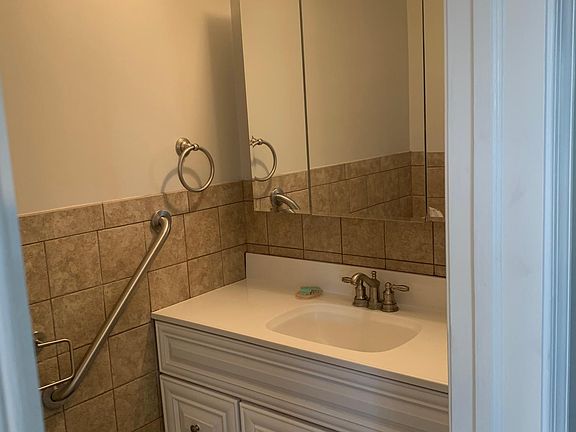 4th image of 7949 Nordica Ave