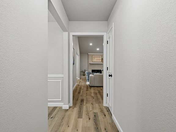 5th image of 924 Edgefield Trl