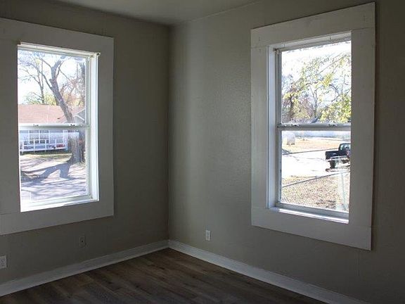 4th image of 1103 W Avenue K