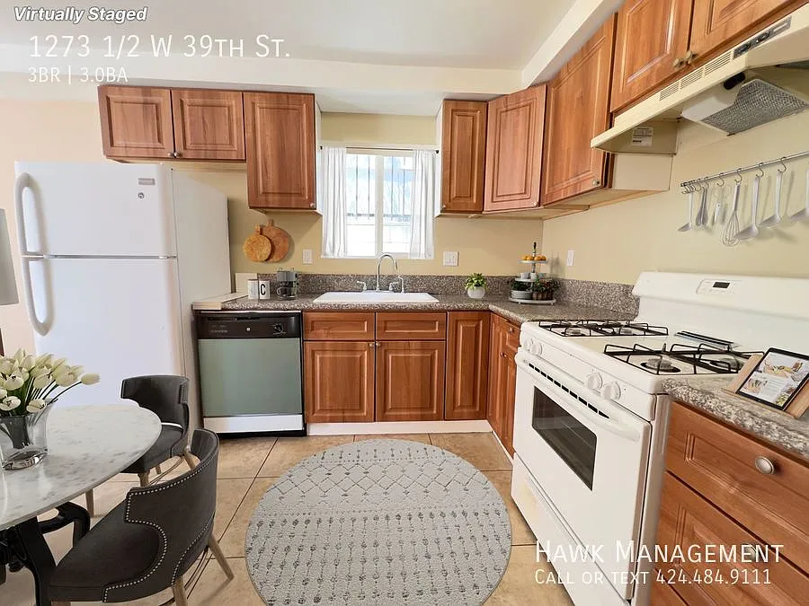 Building Photo - 1273 1/2 W 39th St