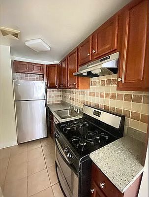 1st image of 433 Columbia St Floor 1