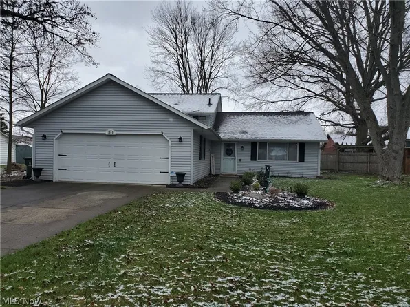 1009 Chatham Ct, Grafton, OH 44044