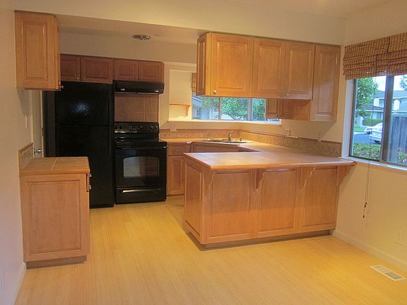 3rd image of 2120 Town And Country Ln