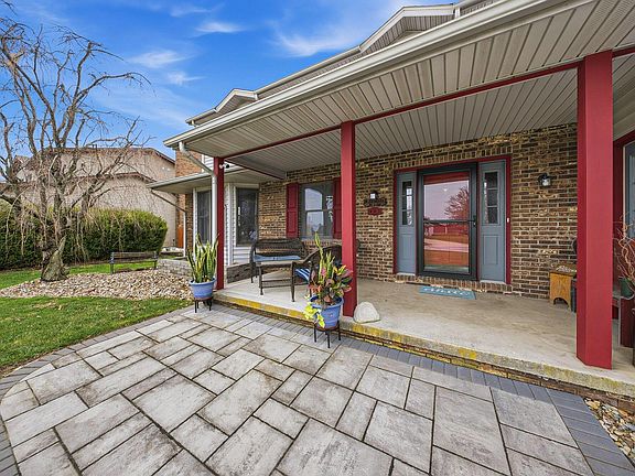 5th image of 985 Chaumont Dr