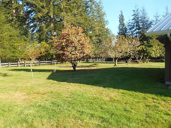 5th image of 127 Glenn Ln