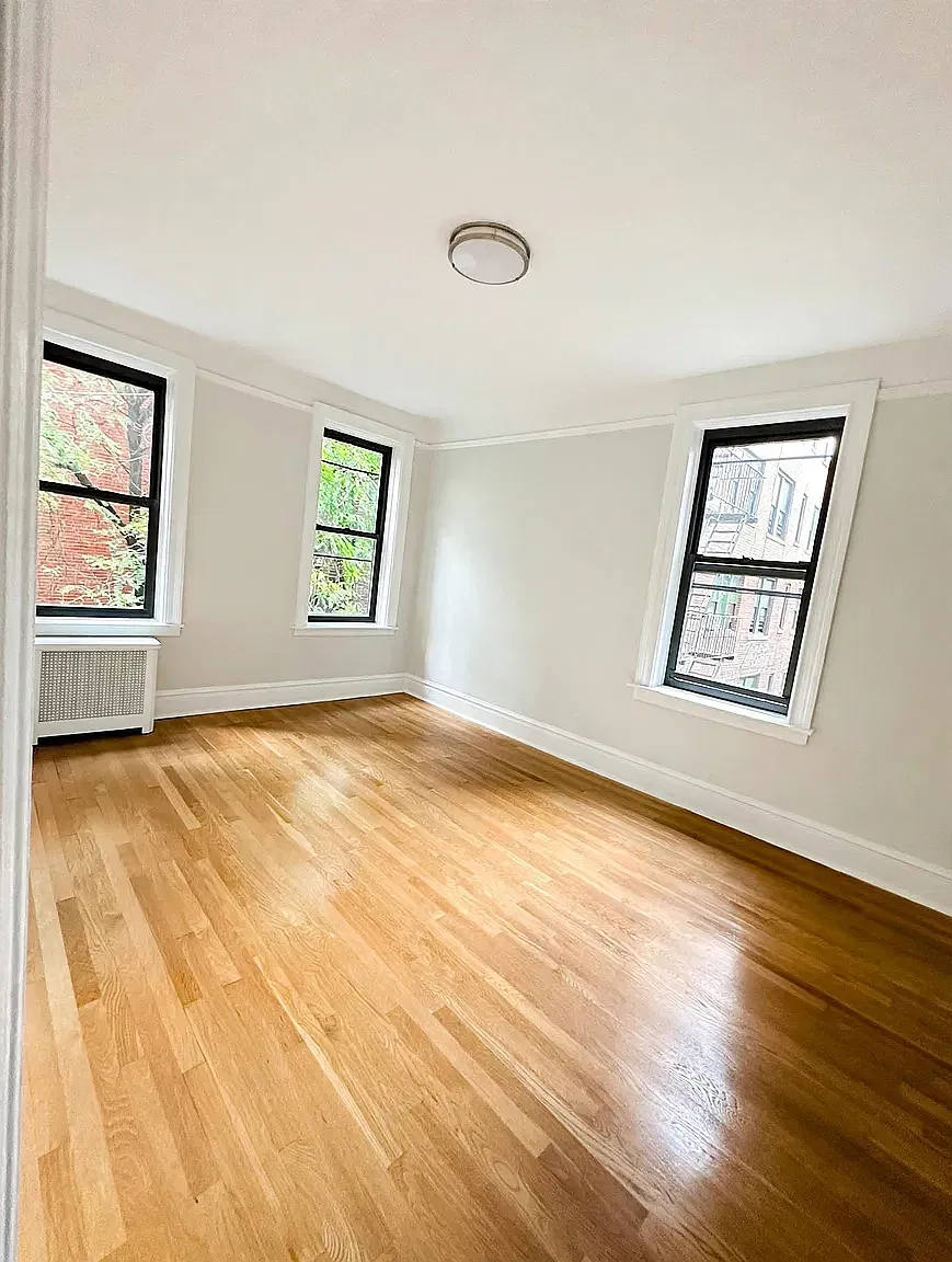 253 West 16th Street — Photo 2