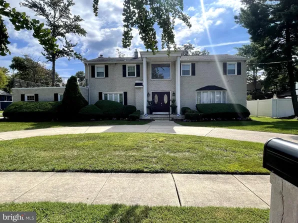 8 Holden Rd, Cherry Hill, NJ 08034