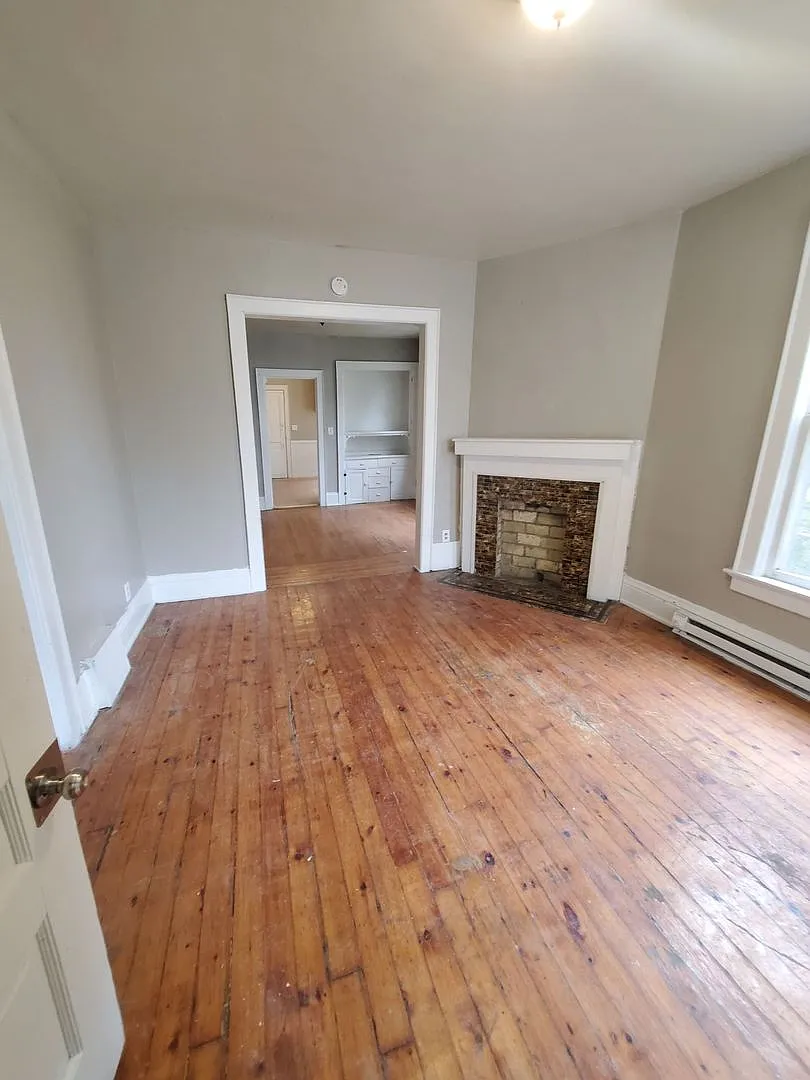 2106- 2106A W Keefe Ave (Duplex) — Photo 1