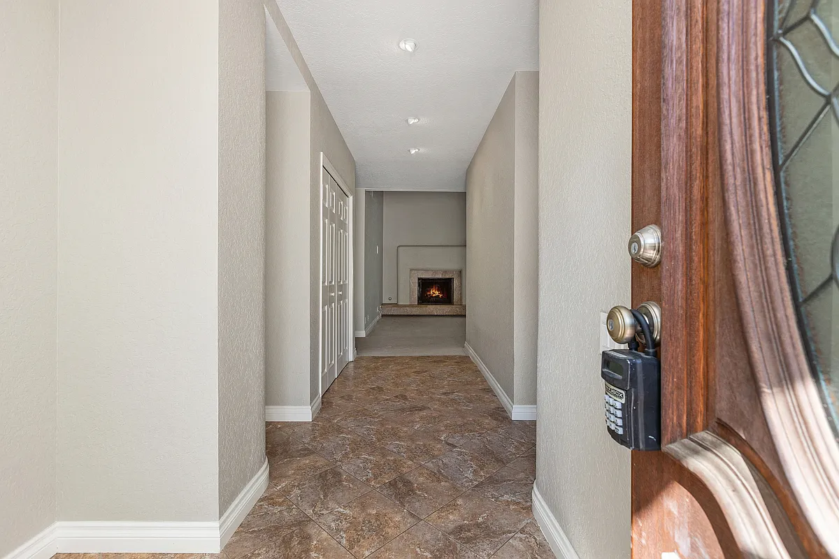 3 bed, 2.5 bath, 2850 sqft, $5,850 — Photo 4