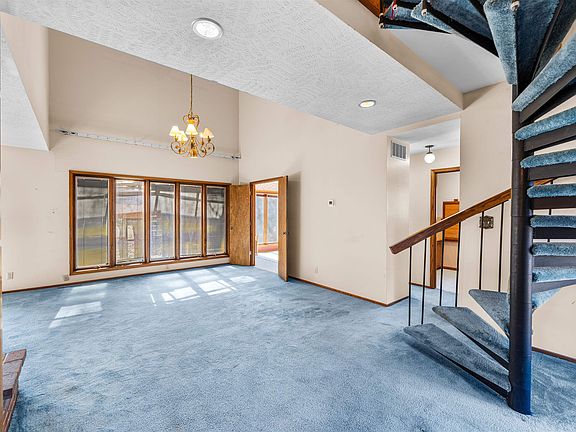 2nd image of 530 N Washington St