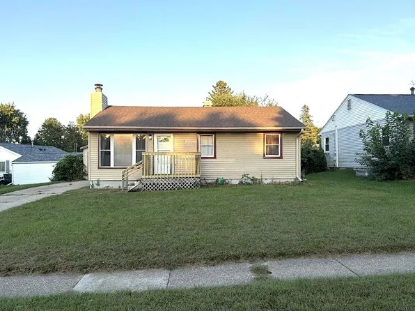 2015 Pioneer Dr, Beloit, WI 53511