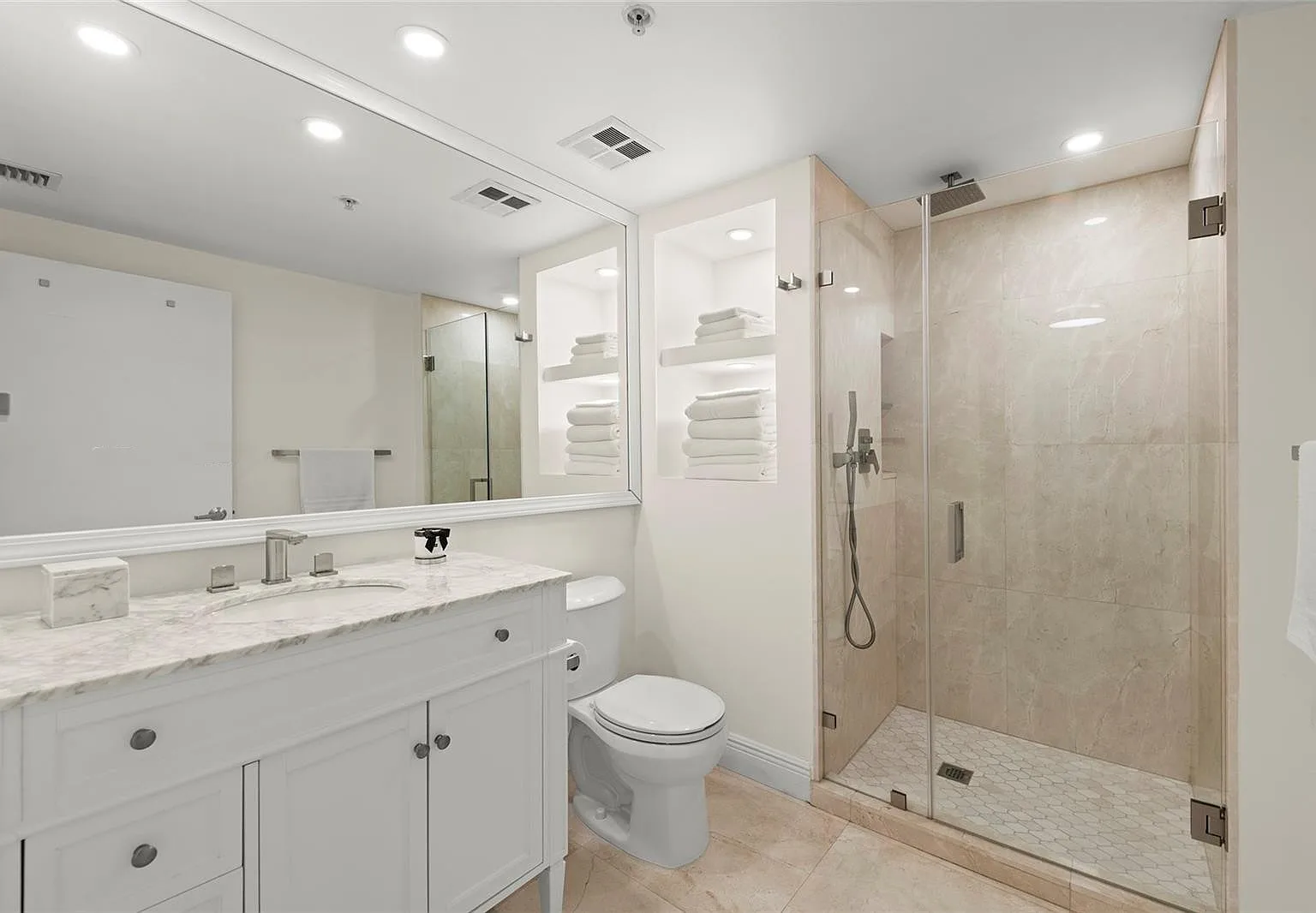 335 S Biscayne Boulevard — Photo 3