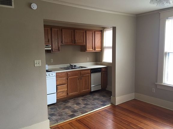 4th image of 410 E 6th St APT 6