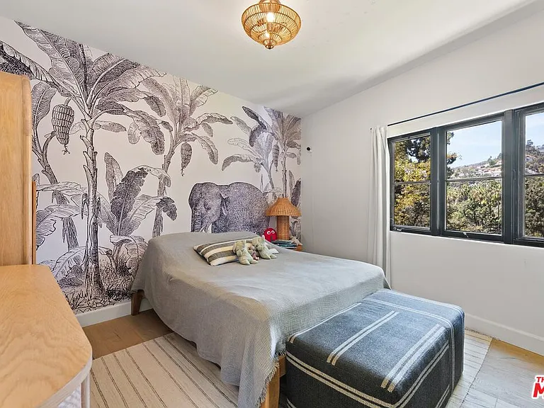 2065 Watsonia Ter — Photo 16