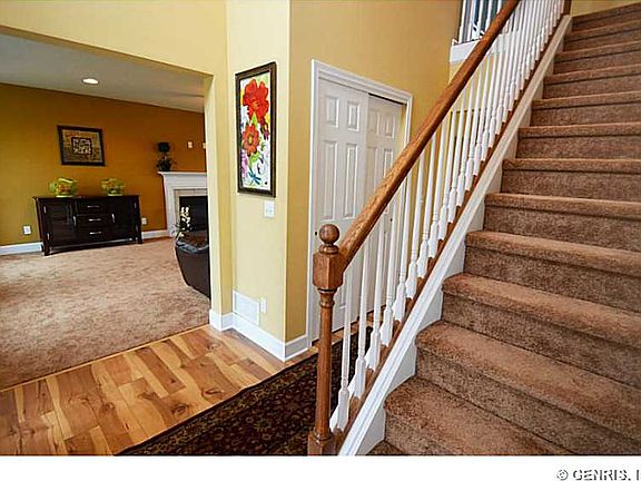 5th image of 45 Marjorie Ln