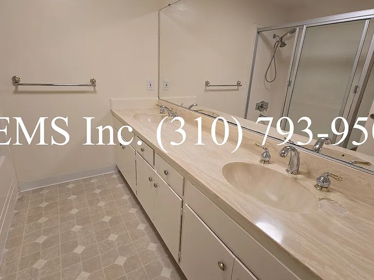 15025 Archwood St — Photo 13