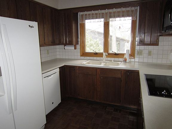 5th image of 1038 Oak Hill Cir