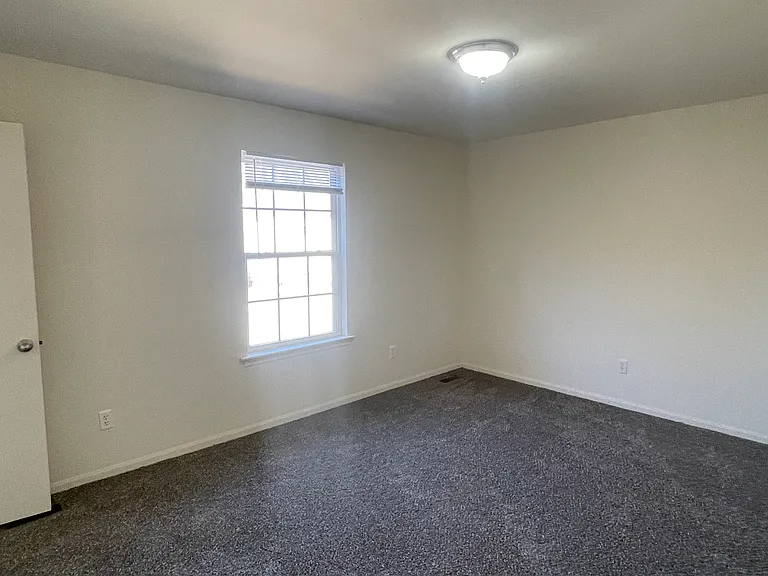 404 Henry Dr — Photo 11