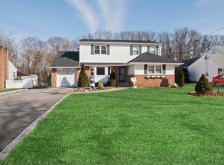 139 5th Ave, Kings Park, NY 11754