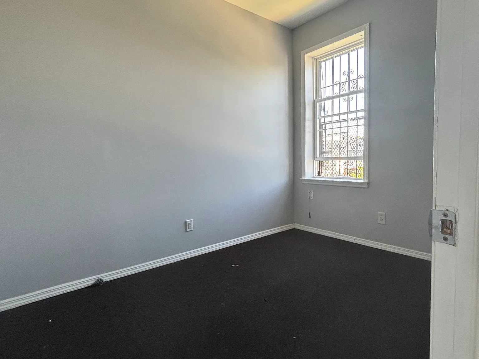 3 bed, 1000 sqft, $2,300 — Photo 3