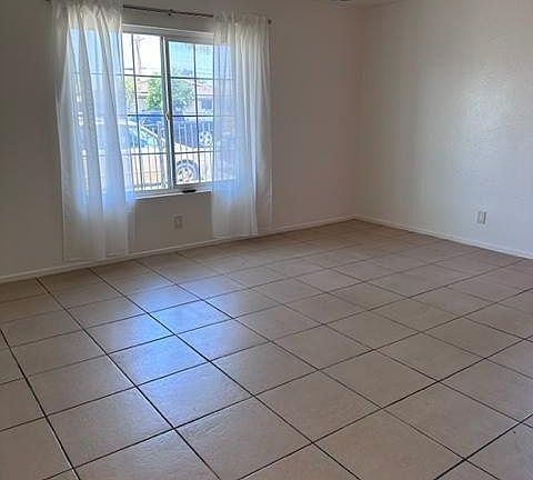 3rd image of 1023 W H St APT C