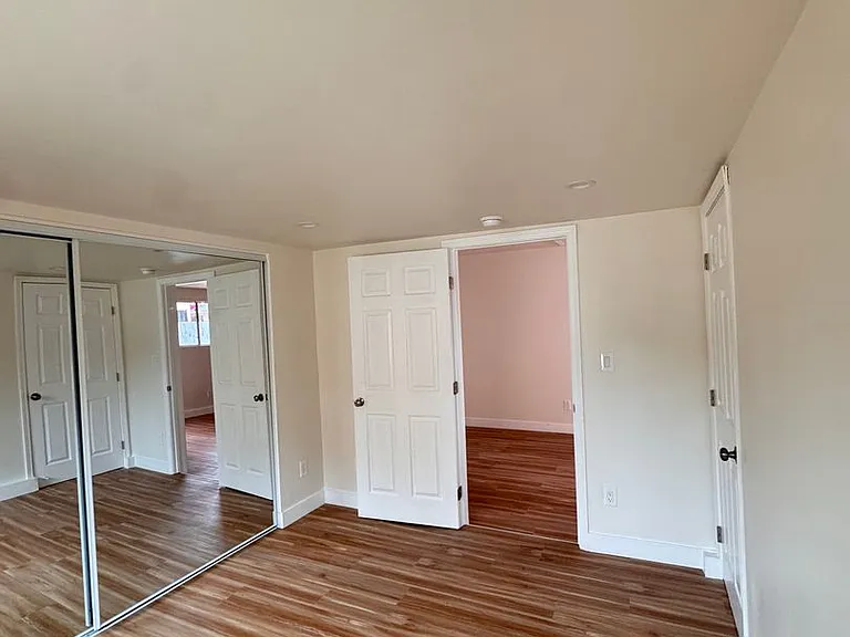 1060 McFarland Ave — Photo 9