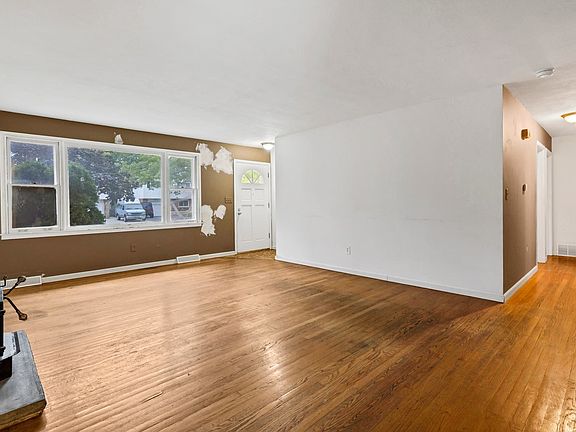 5th image of 2736 Wall Ave