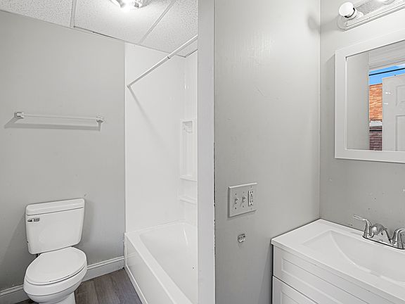 4th image of 332 Hawkins St Floor 3