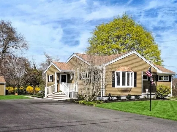 67 Montgomery Rd, Swansea, MA 02777