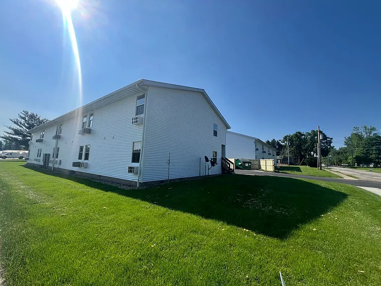 335 E North St #260 — Photo 6
