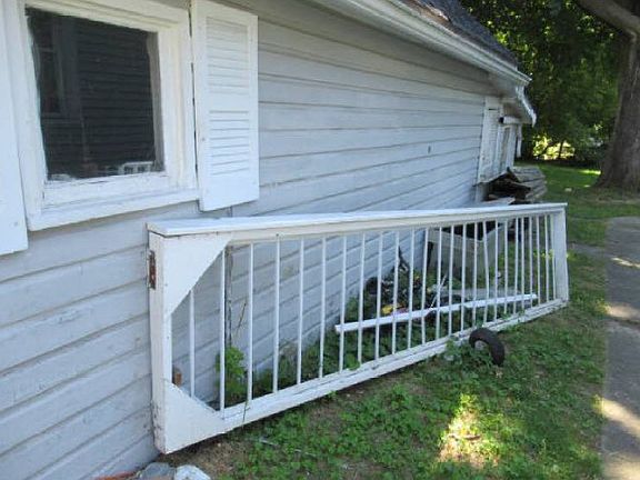 3rd image of 22 Pleasant St