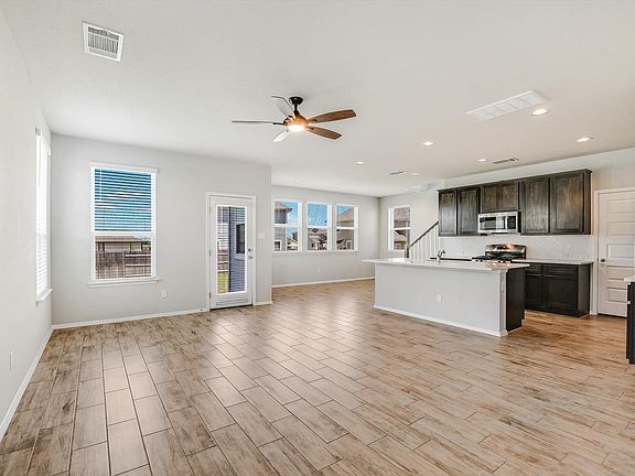 2nd image of 204 Crescent St