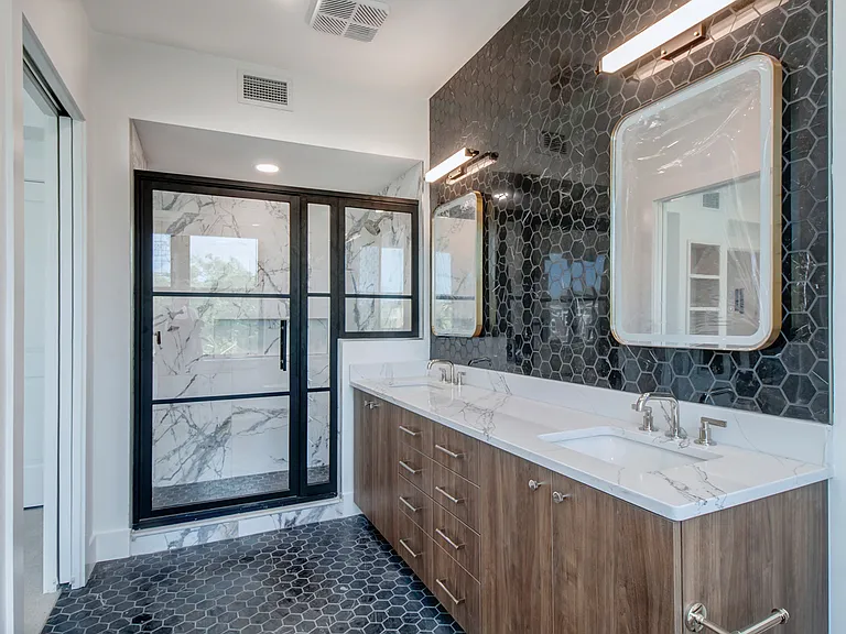 410 W University Ave #302 — Photo 32