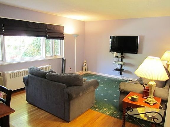 4th image of 74 Lawrence Ct APT A