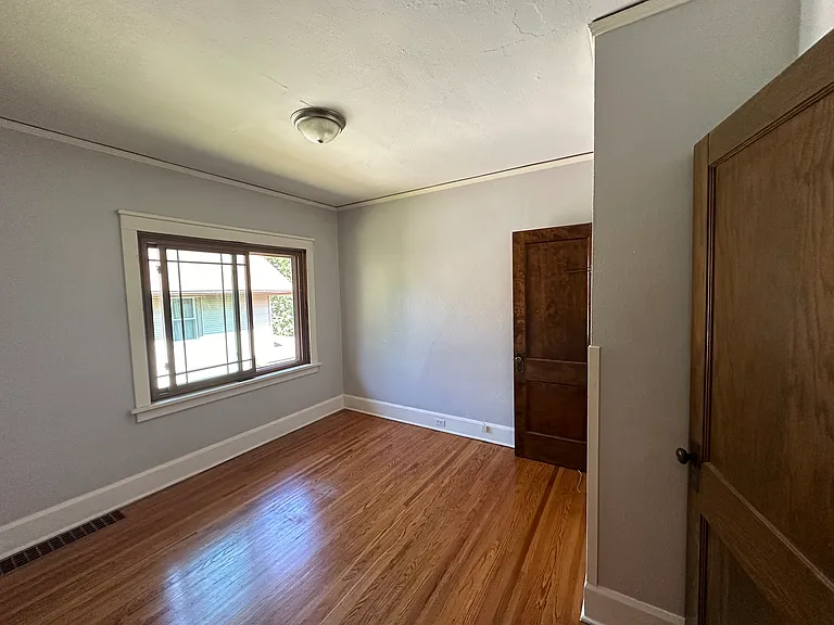 124 N London Ave — Photo 24