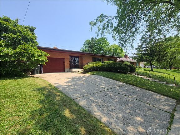 2nd image of 1415 Earlham Dr