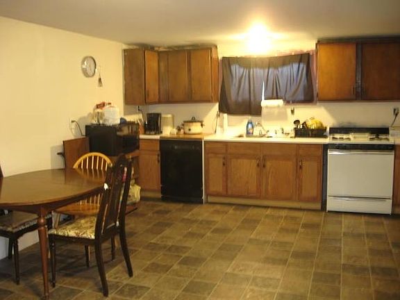 2nd image of 1071 Washington St