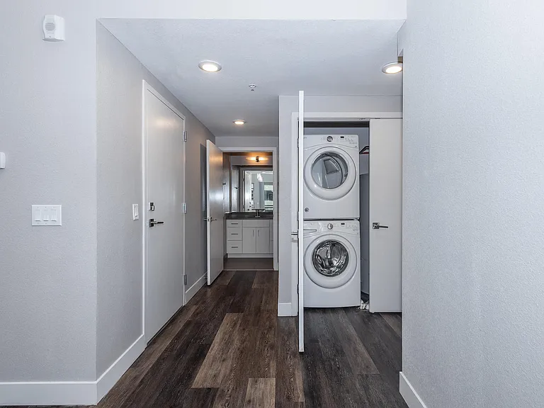 Jux Apartments — Photo 46