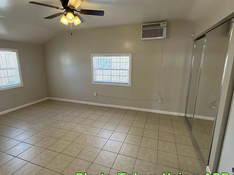 2403 N Inyo St — Photo 5