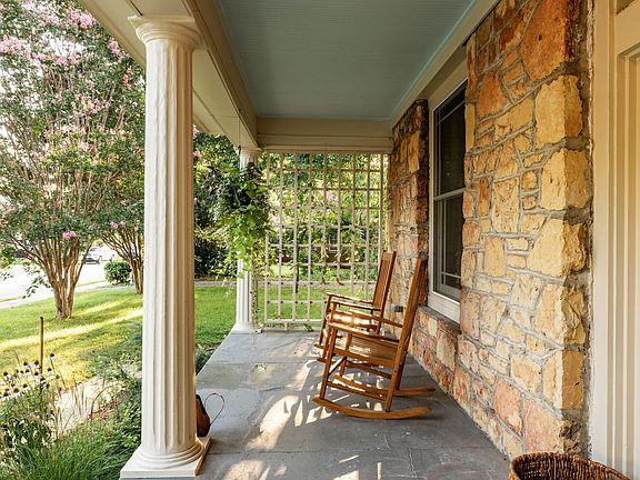 3rd image of 1303 Ordway Pl