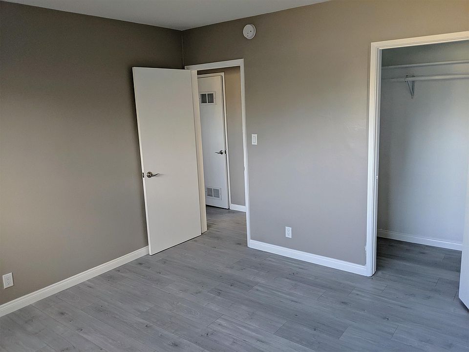 Second bedroom with large closet.